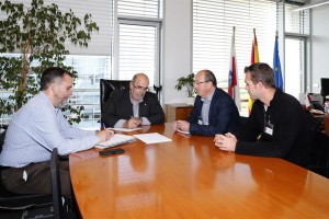 Martín Chaves, al la derecha, con el alcalde Nisio Luguera y el consejero de Medio Rural, Pesca y Alimentación, Jesús Oria.